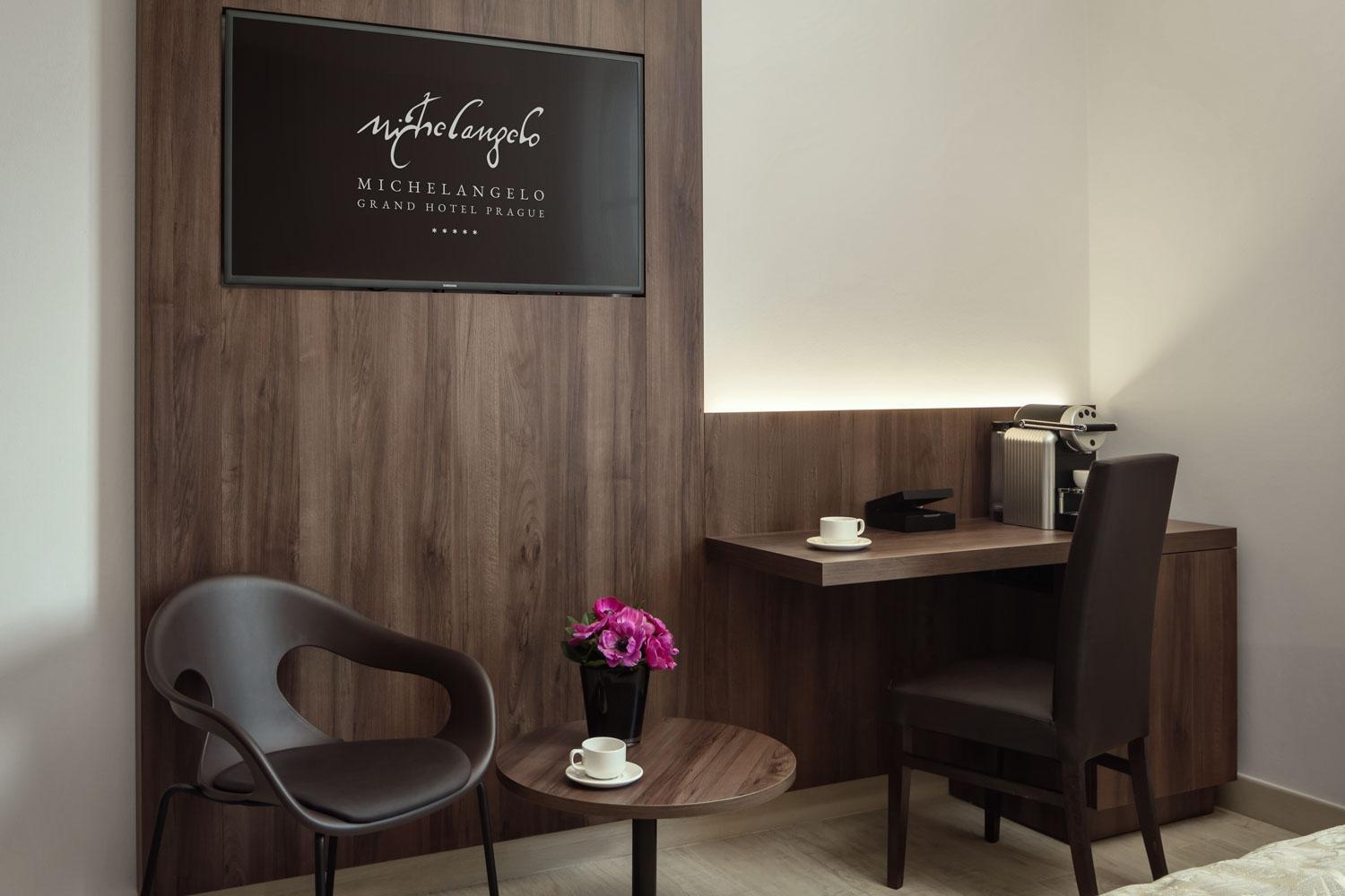 Suite,1433747155:JPEG